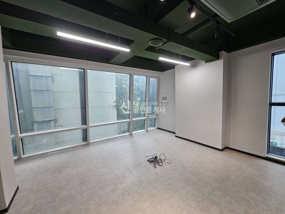 서울 강남구 신사동 강남 신사동 : 40평 인테리어 완비 사무실 : A급 사무실 월세 매물번호 11037 사진 4