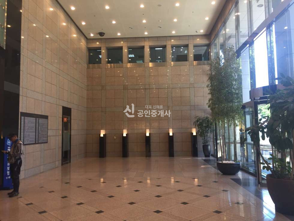 서울 중구 봉래동1가 서울역과 시청역 역세권 대형오피스빌딩 : HSBC빌딩 60평 사무실 임대 월세 매물번호 11057 사진 3