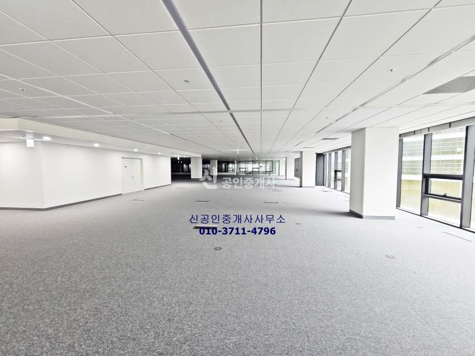 서울 강서구 마곡동 본동 마곡 대형오피스 르웨스트시티 전용 200평 사무실 l 렌트프리 파격 제공 월세 매물번호 10055 사진 7