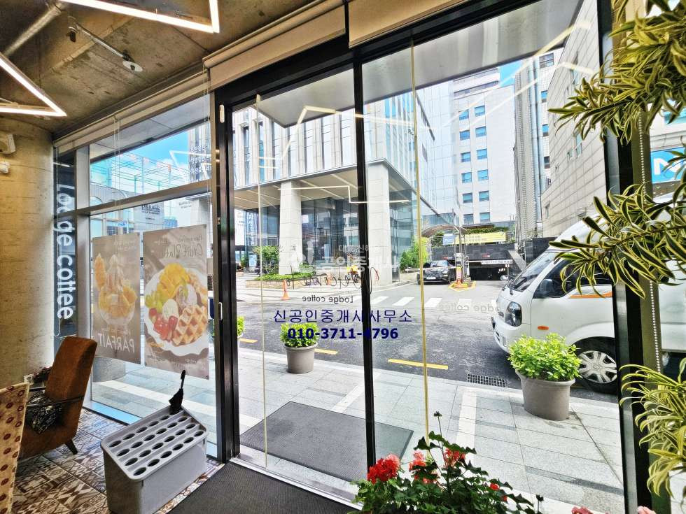 서울 강남구 논현동 강남 논현역 초역세권 대형 카페 l 음식점 가능 월세 매물번호 10073 사진 2