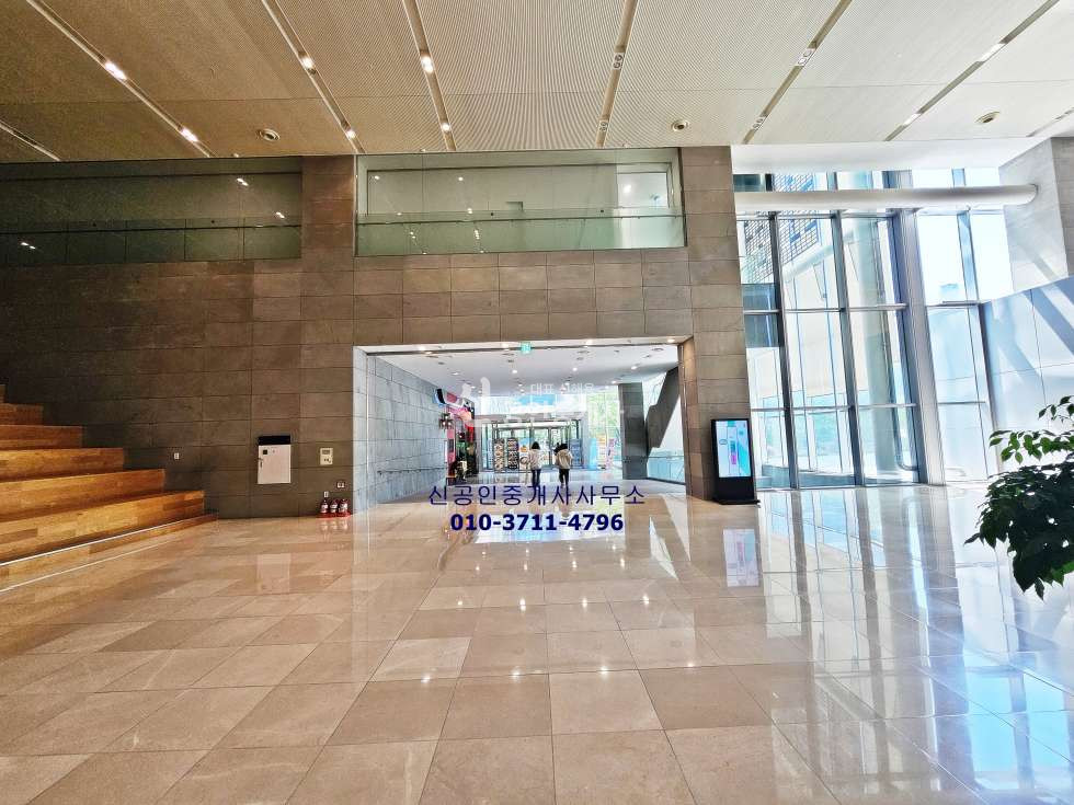 서울 마포구 상암동 1647 상암동 대형 스튜디오,방송국 ,데이터센터 100평 임대 : 층고 8M 이상 디지털큐브 월세 매물번호 11118 사진 8