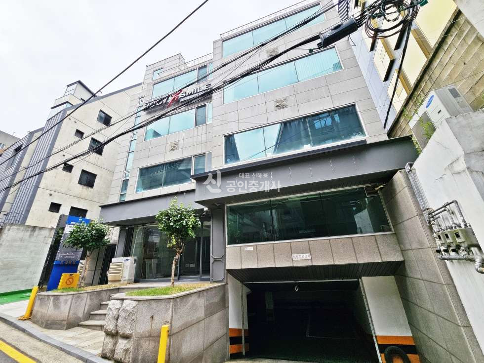 서울 강남구 논현동 강남 신사역 1층 무권리 30평 상가 임대 : 쇼룸 카페 미용실 추천! 월세 매물번호 11136 사진 1